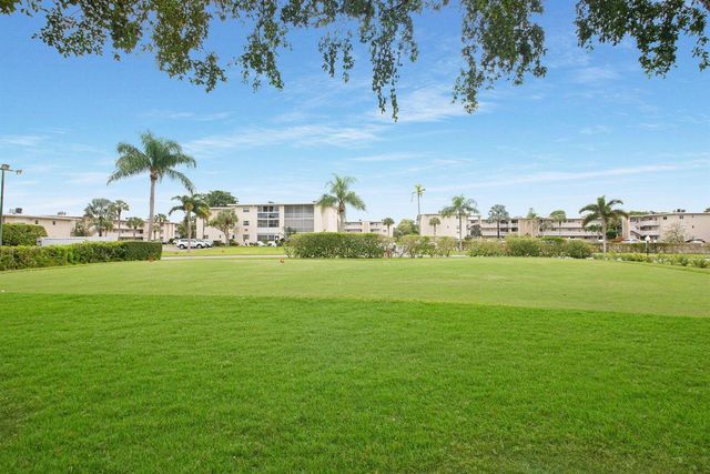 2581 N Garden Drive 206, Lake Worth, FL 33461