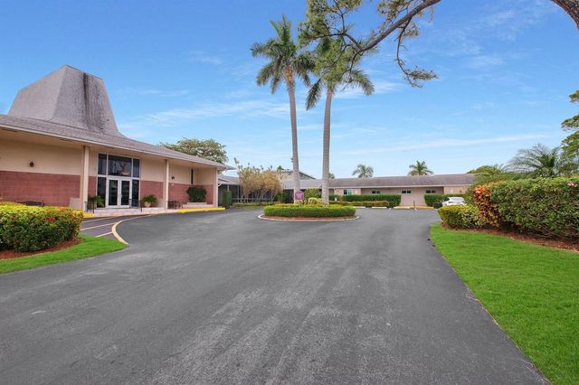 2581 N Garden Drive 206, Lake Worth, FL 33461