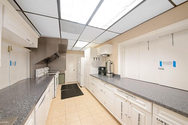 2581 N Garden Drive 206, Lake Worth, FL 33461