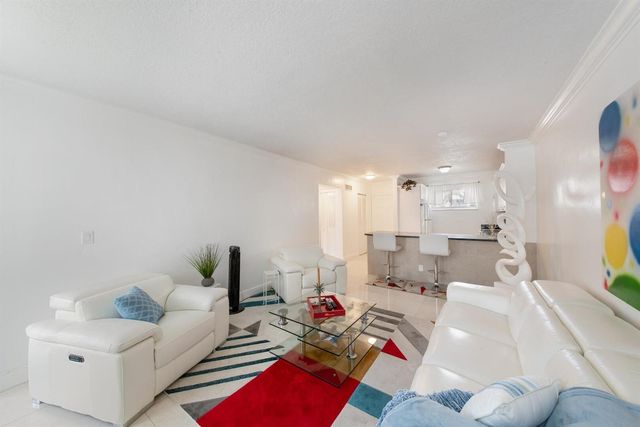 2581 N Garden Drive 206, Lake Worth, FL 33461