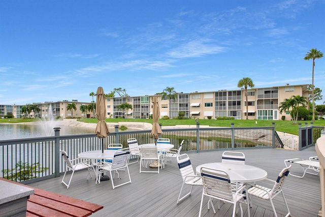 2581 N Garden Drive 206, Lake Worth, FL 33461