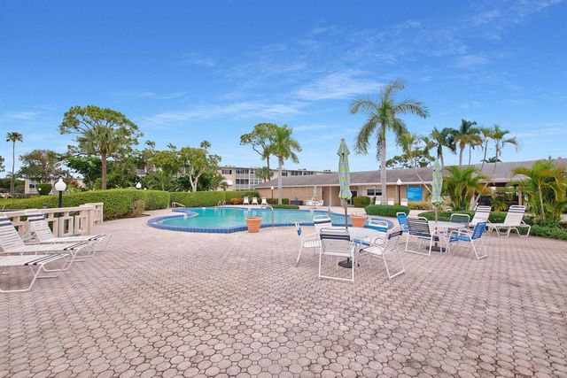 2581 N Garden Drive 206, Lake Worth, FL 33461