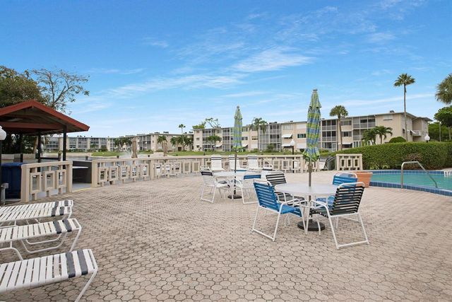 2581 N Garden Drive 206, Lake Worth, FL 33461