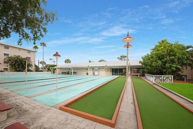 2581 N Garden Drive 206, Lake Worth, FL 33461