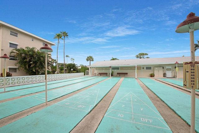 2581 N Garden Drive 206, Lake Worth, FL 33461