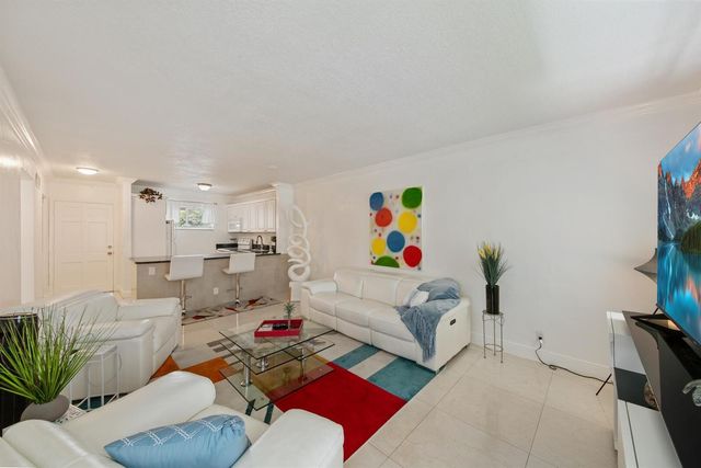 2581 N Garden Drive 206, Lake Worth, FL 33461