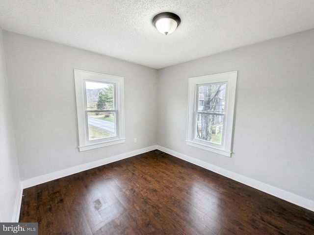 737 POTTSVILLE ST, Lykens, PA 17048