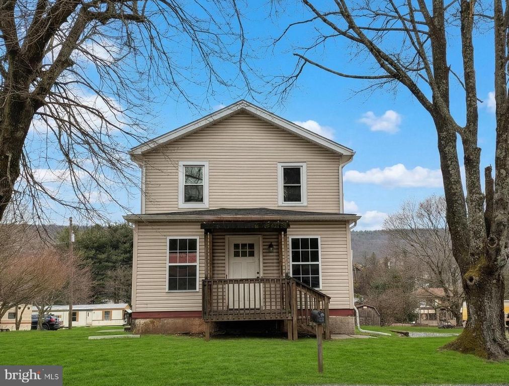 737 POTTSVILLE ST, Lykens, PA 17048