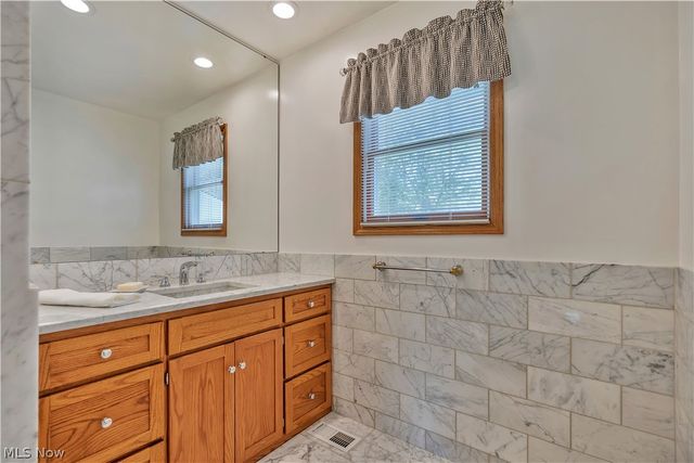 10548 Briar Hill Drive, Kirtland, OH 44094