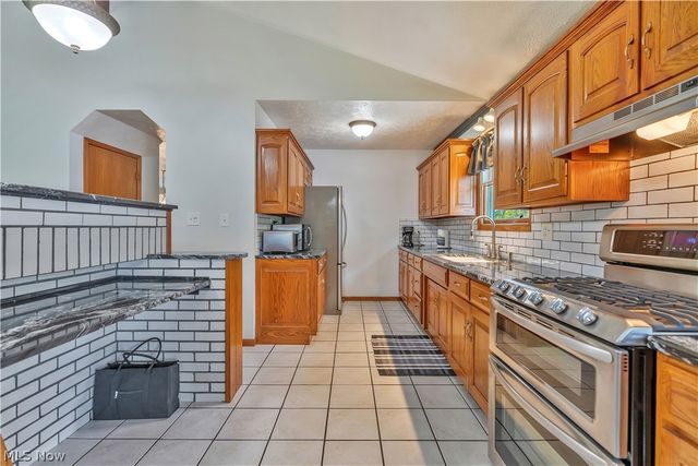 10548 Briar Hill Drive, Kirtland, OH 44094