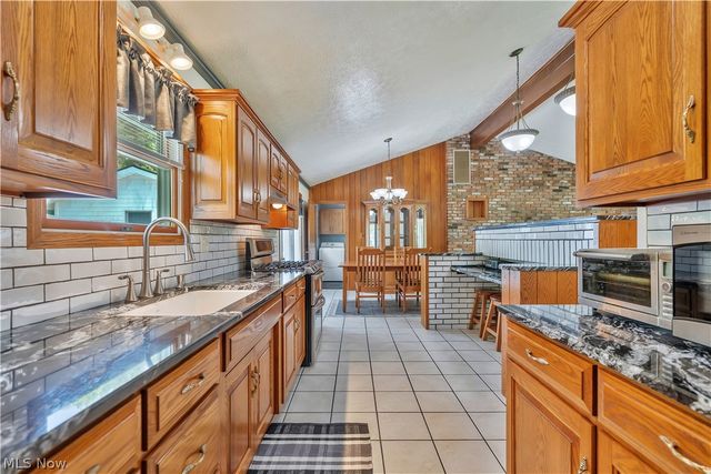 10548 Briar Hill Drive, Kirtland, OH 44094