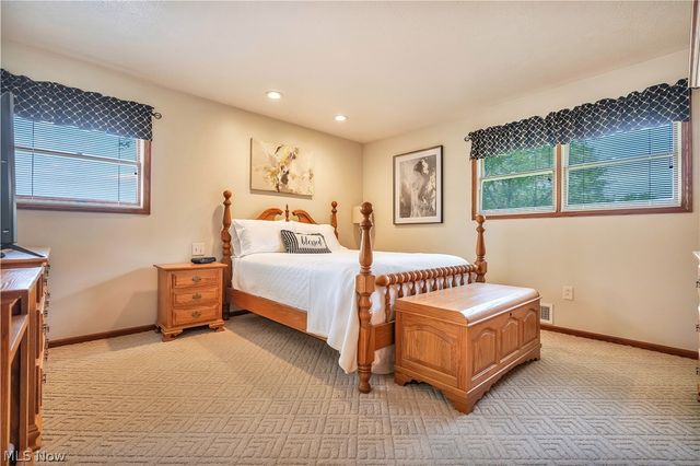 10548 Briar Hill Drive, Kirtland, OH 44094