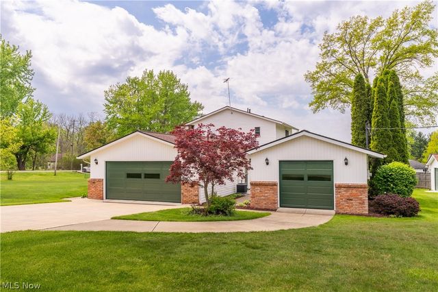 10548 Briar Hill Drive, Kirtland, OH 44094