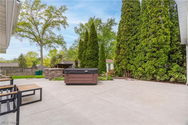 10548 Briar Hill Drive, Kirtland, OH 44094