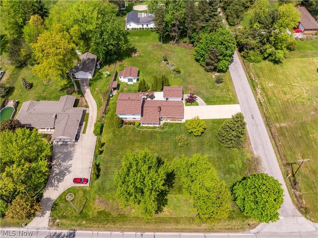 10548 Briar Hill Drive, Kirtland, OH 44094
