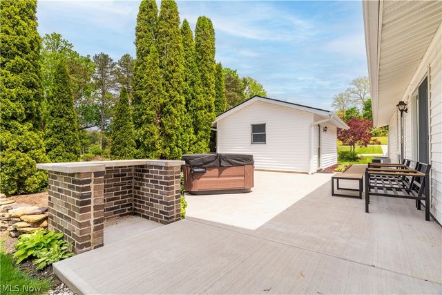 10548 Briar Hill Drive, Kirtland, OH 44094
