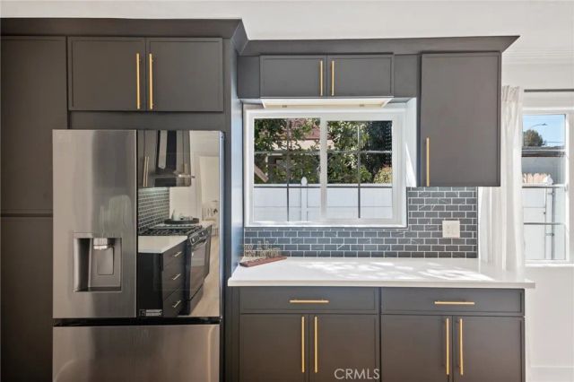 916 N Oxford, Los Angeles, CA 90029