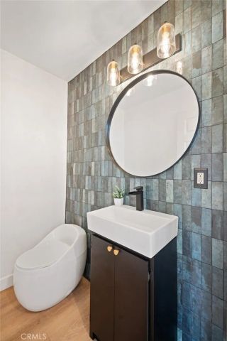 916 N Oxford, Los Angeles, CA 90029