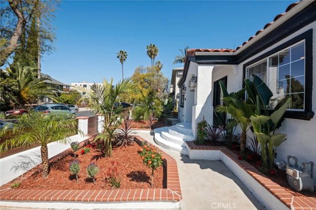 916 N Oxford, Los Angeles, CA 90029