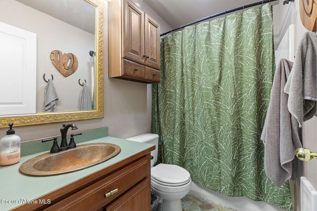 18493 W Holliday Way, Hauser, ID 83854