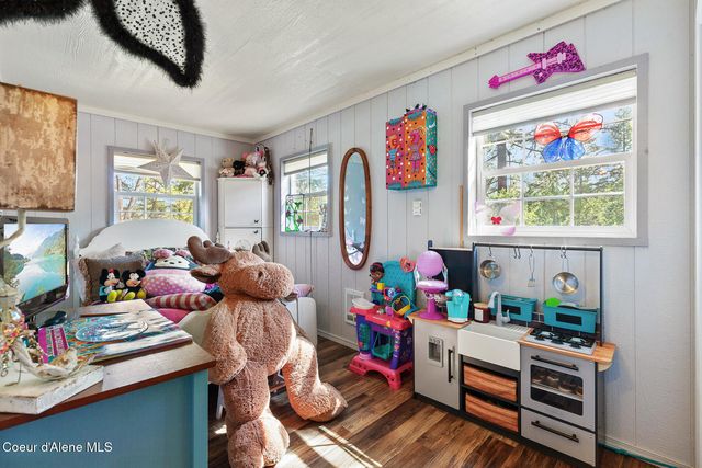 18493 W Holliday Way, Hauser, ID 83854