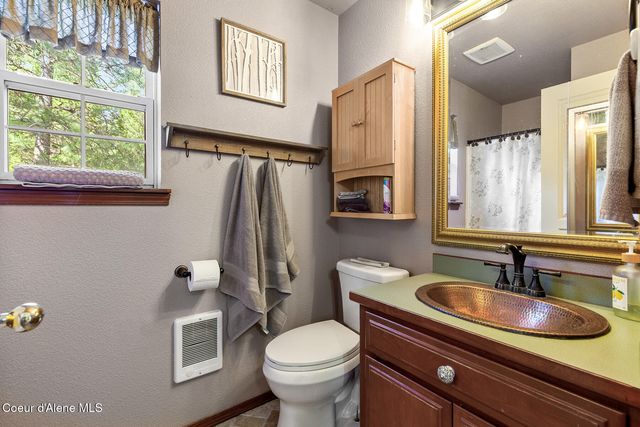 18493 W Holliday Way, Hauser, ID 83854