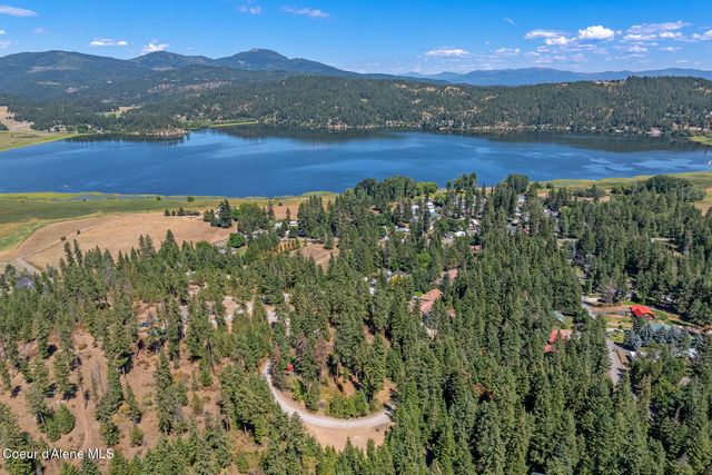 18493 W Holliday Way, Hauser, ID 83854