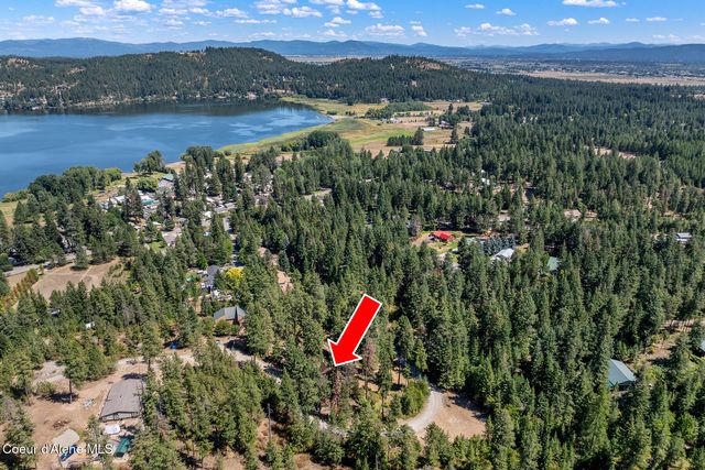 18493 W Holliday Way, Hauser, ID 83854