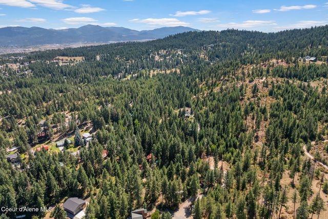 18493 W Holliday Way, Hauser, ID 83854