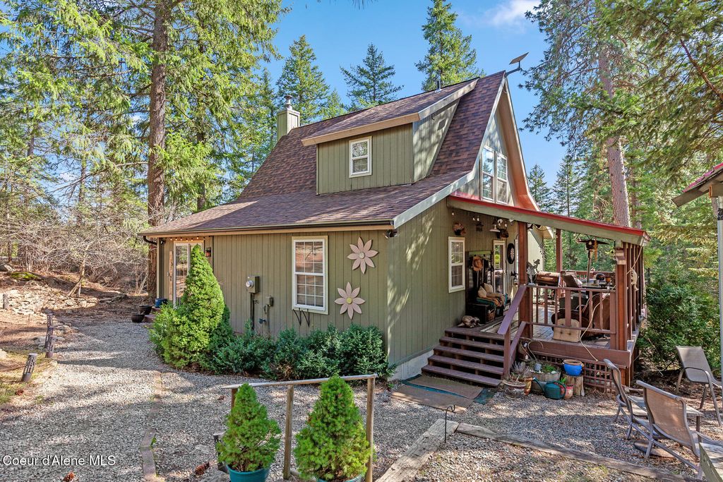 18493 W Holliday Way, Hauser, ID 83854