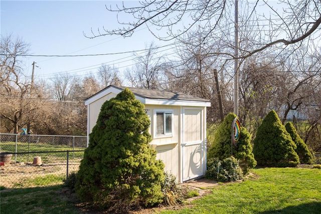 7311 Hedges Avenue, Raytown, MO 64133