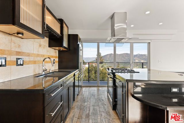 6960 Pacific View Drive, Los Angeles, CA 90068