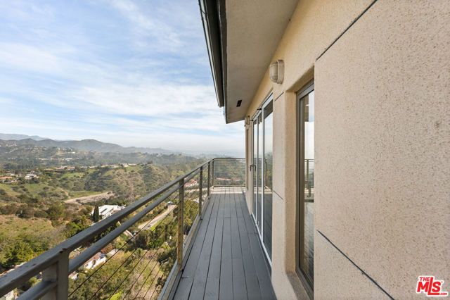 6960 Pacific View Drive, Los Angeles, CA 90068