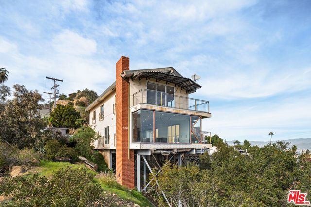 6960 Pacific View Drive, Los Angeles, CA 90068