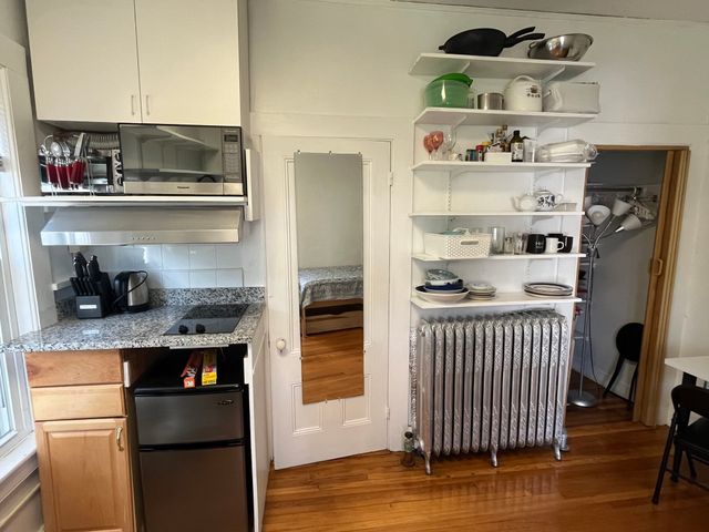 15 Arlington St 2R, Cambridge, MA 02140