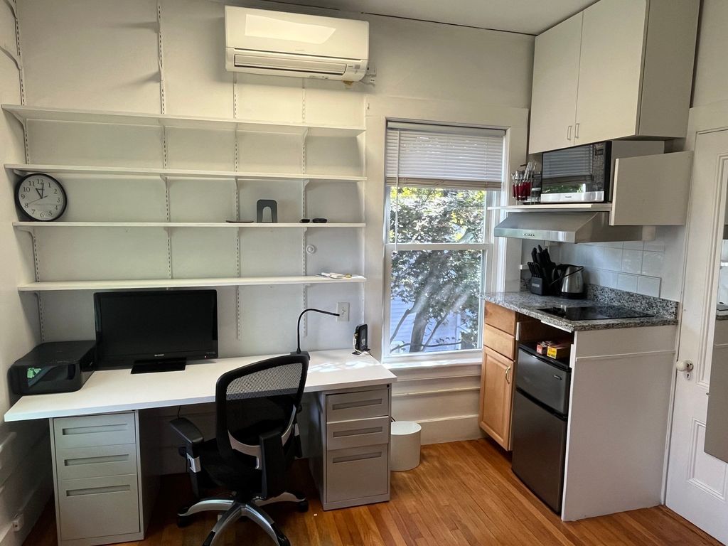 15 Arlington St 2R, Cambridge, MA 02140