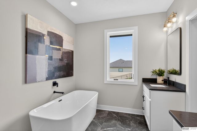 5632 N 213th Street, Elkhorn, NE 68022