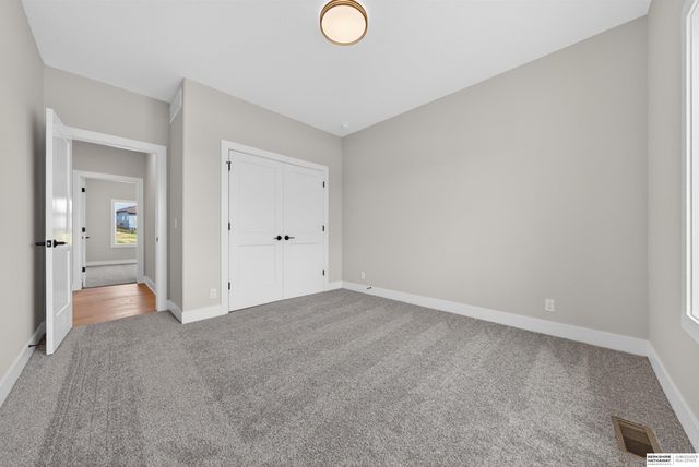 5632 N 213th Street, Elkhorn, NE 68022