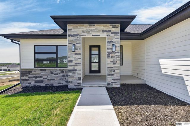 5632 N 213th Street, Elkhorn, NE 68022