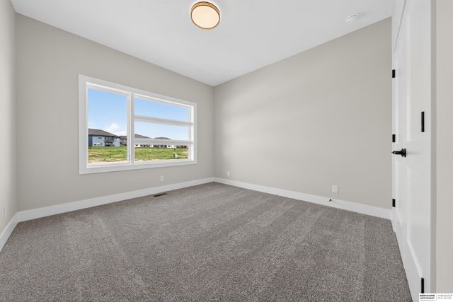5632 N 213th Street, Elkhorn, NE 68022