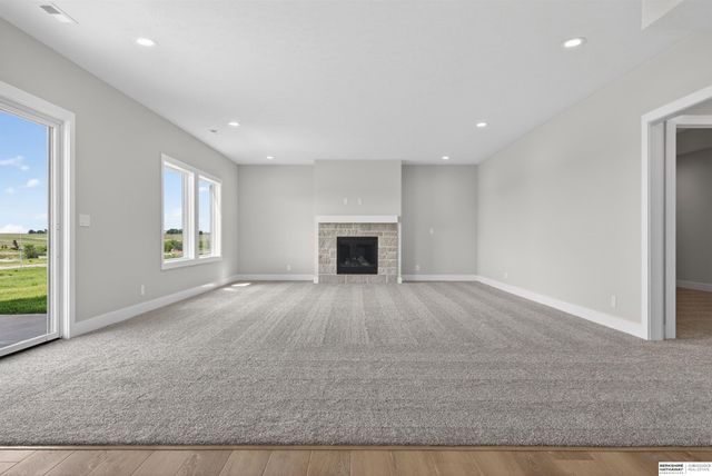 5632 N 213th Street, Elkhorn, NE 68022
