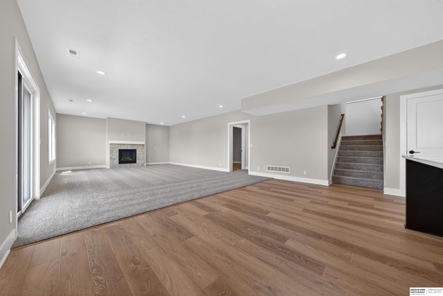 5632 N 213th Street, Elkhorn, NE 68022