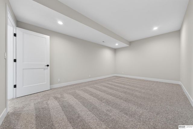 5632 N 213th Street, Elkhorn, NE 68022