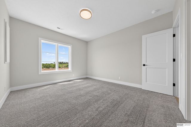 5632 N 213th Street, Elkhorn, NE 68022