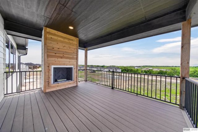 5632 N 213th Street, Elkhorn, NE 68022
