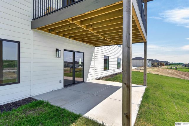 5632 N 213th Street, Elkhorn, NE 68022