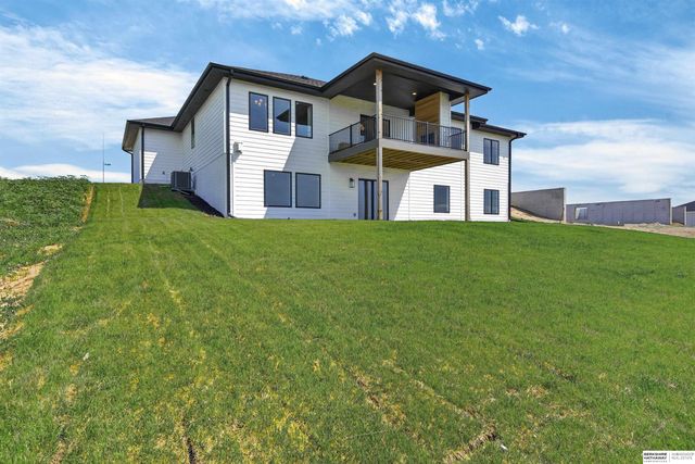 5632 N 213th Street, Elkhorn, NE 68022