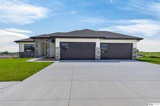 5632 N 213th Street, Elkhorn, NE 68022