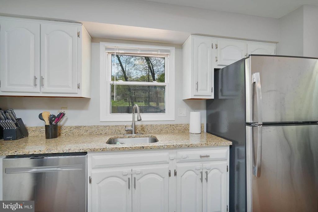 Image 11 of property listing at 14716 PEACHWOOD DR, Silver Spring, MD 20905