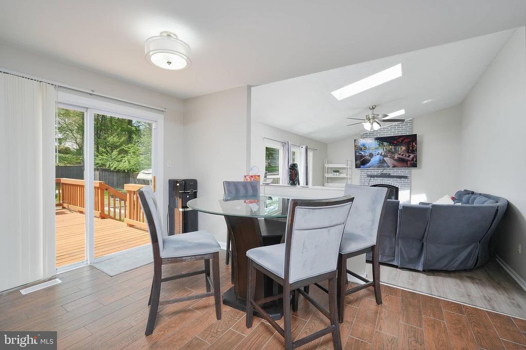 Image 13 of property listing at 14716 PEACHWOOD DR, Silver Spring, MD 20905